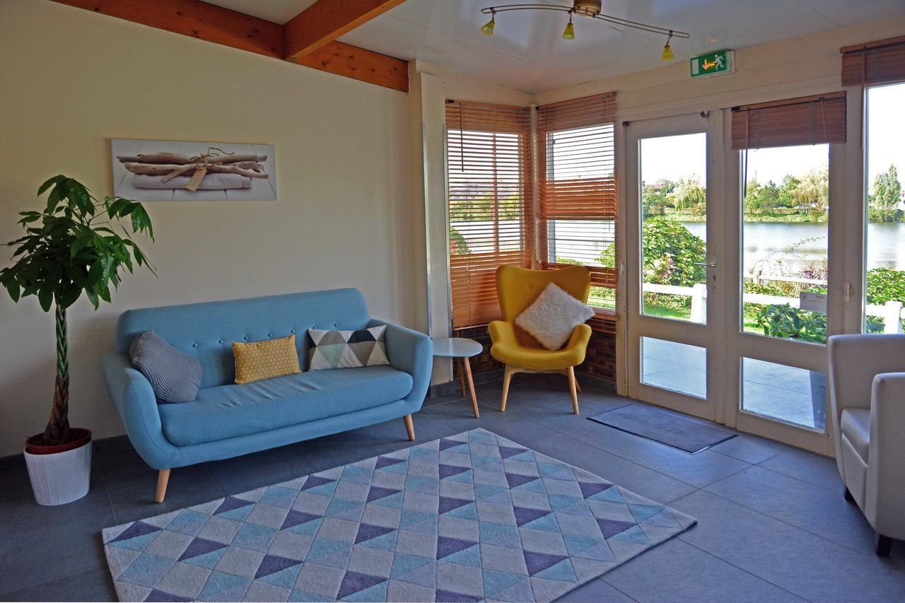 Logis - Hotel & Restaurant Des Lacs Paris Sud 韦瑞-夏特林 外观 照片