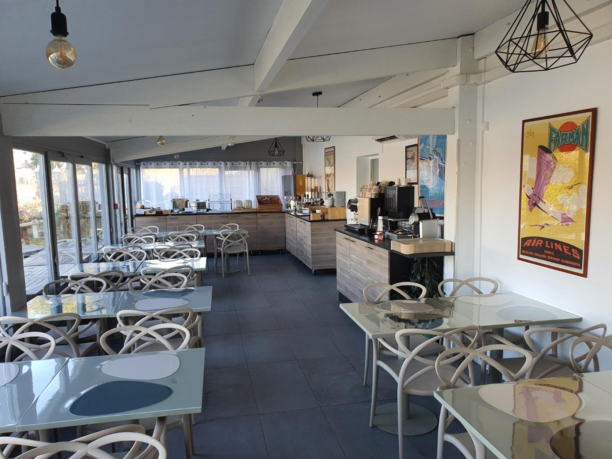 Logis - Hotel & Restaurant Des Lacs Paris Sud 韦瑞-夏特林 外观 照片