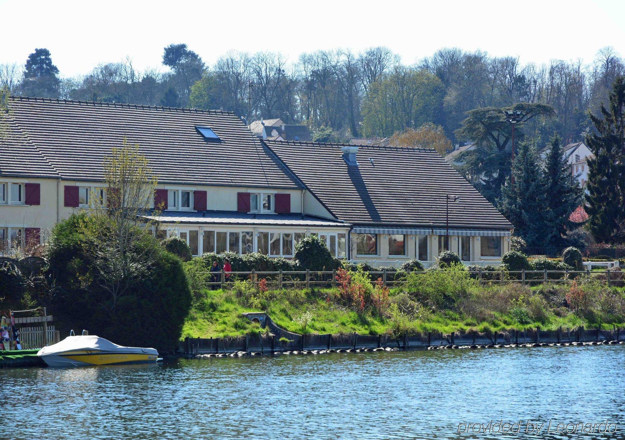 Logis - Hotel & Restaurant Des Lacs Paris Sud 韦瑞-夏特林 外观 照片